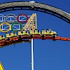 Ein Zug auf dem Lift des Olympia-Loopings